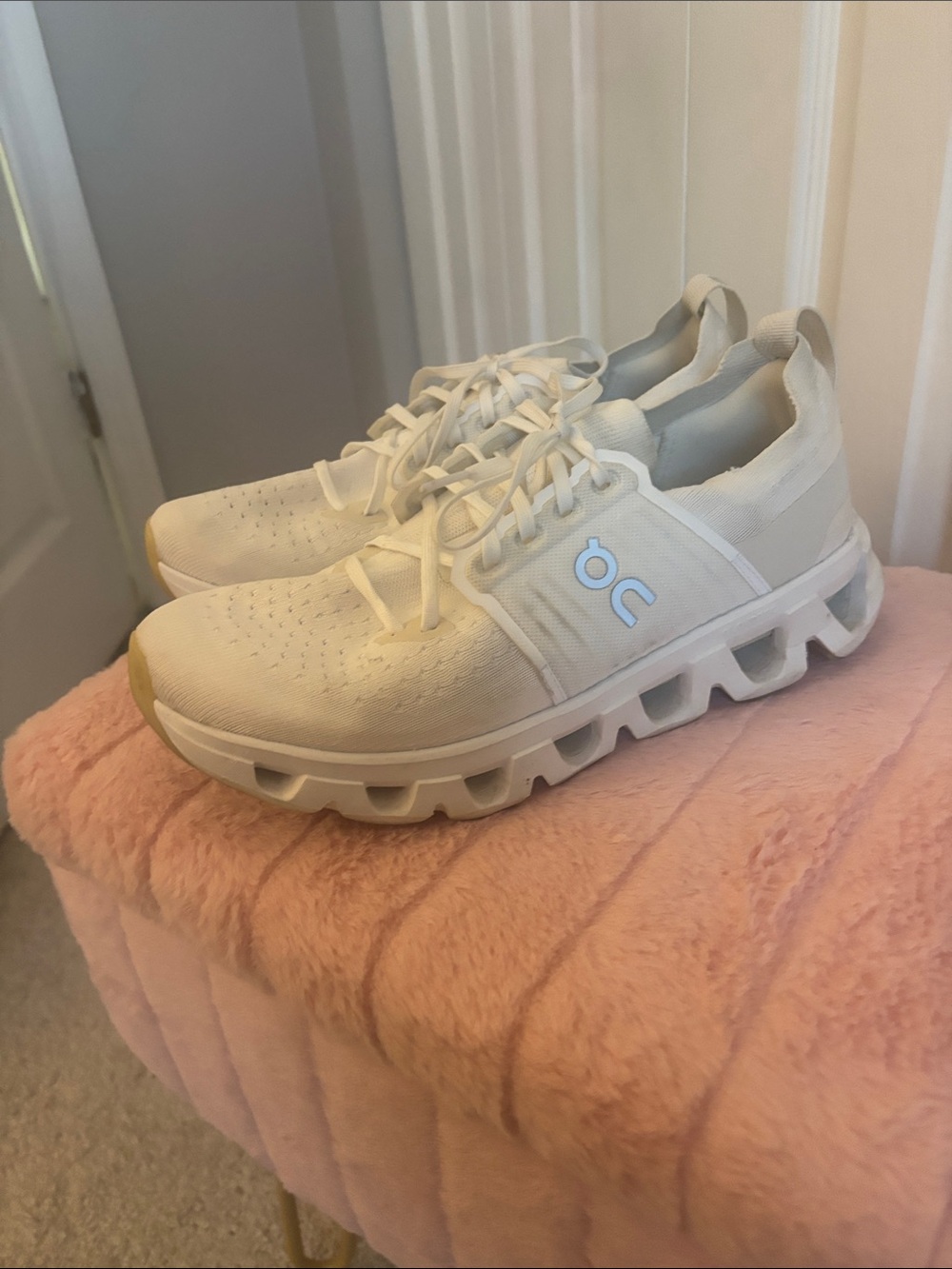On Running White Cloudswift 4 Athletic Sneakers - Picture 2 of 4